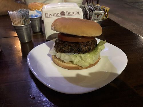 Mushroom’s burger at Divino Burger in Amparo