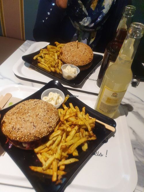 Spicy Bean burger and Shiitake burger at Copper Branch - Frères Orban in Brussels