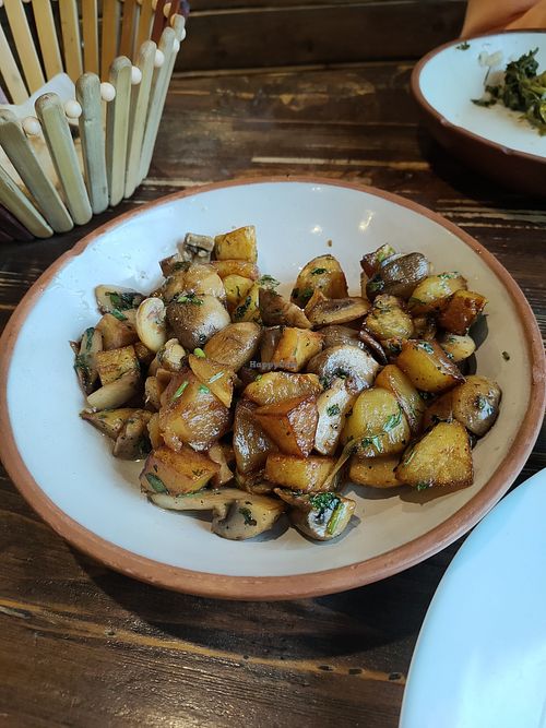 Potatoes with mushrooms at Gyumri Hatsatun in Gyumri