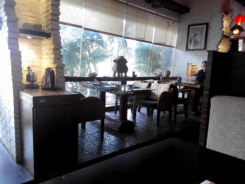 the restaurant at Shan Ding Dong Ren - Caveman Vegetarian Teahouse in Dongguan