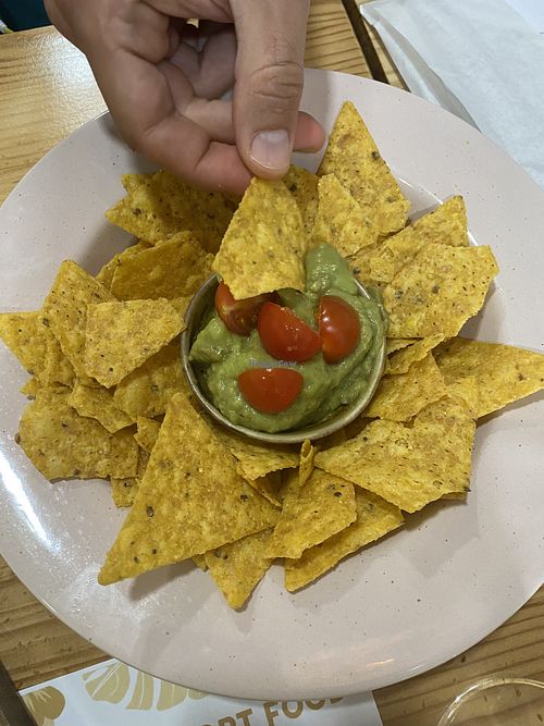 Nachos com guacamole   at Bento's in Praia Da Barra