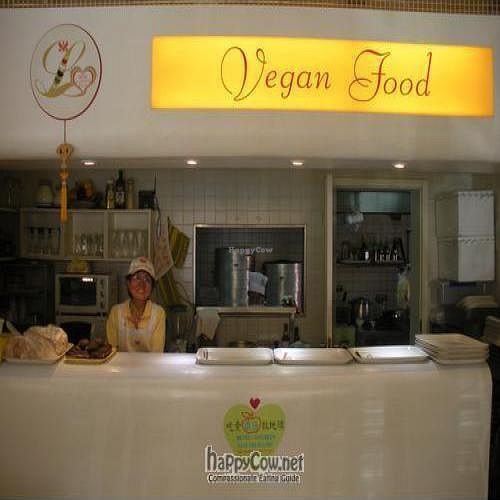 The kitchen area with friendly staff at Loving Hut - Shanghai in Shanghai