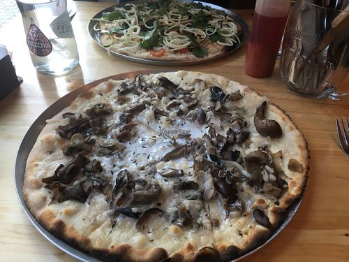 Shitake vegan cheese pizza 🍕  at La Clote de Vilardell in Barcelona