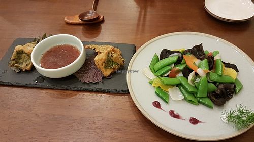 Salad and bean curd at Buyibuyi 不一不异 in Chengdu