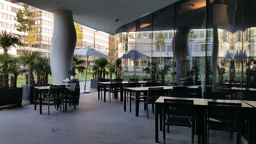 Outdoor seating (near busy road) at L'Unico in Zurich
