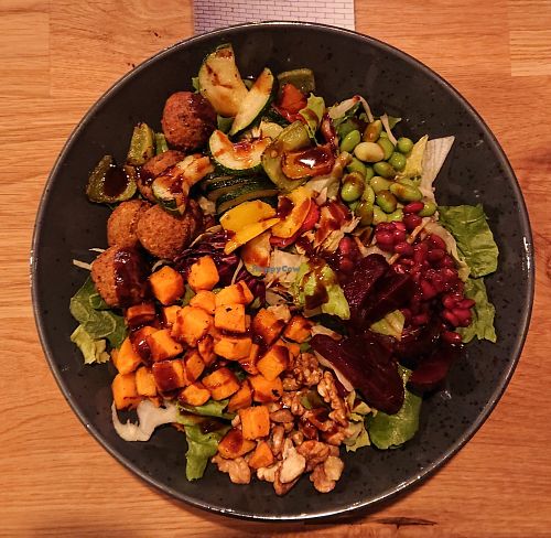 Tokio bowl with extra falafel at Stückwerk in Dusseldorf