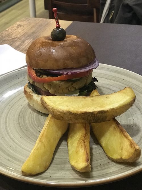 Hamburguesa vegana at Tropicana in Ronda
