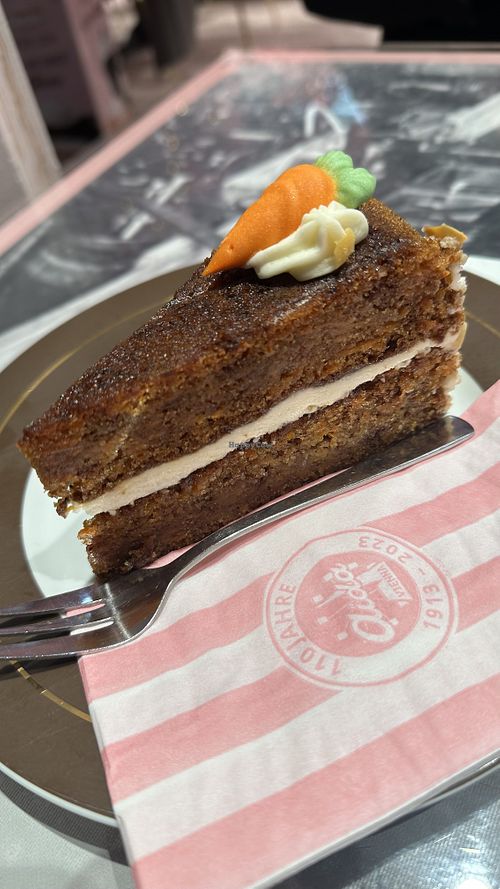 Solo/Only carrot cake  at Aida in Vienna