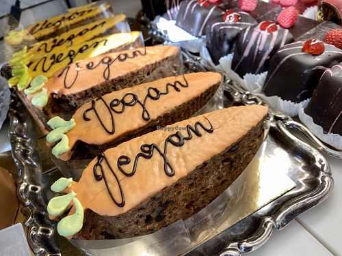 carrot cake at Aida in Vienna