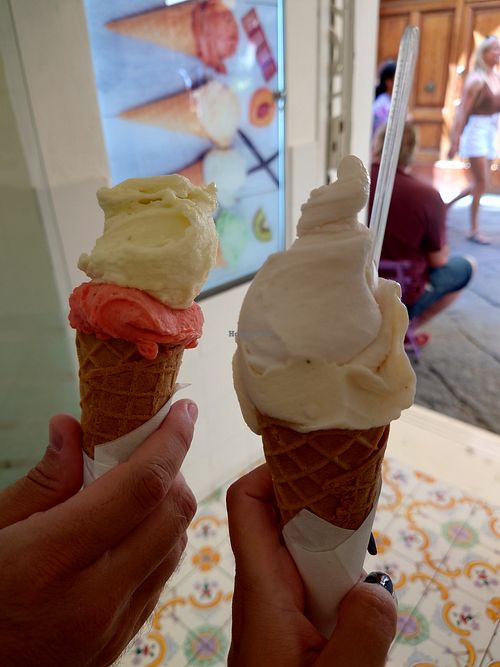 On the right side melbana (apple, banana and lemon) and pesca (peach). On the left side fragola (strawberry) and pineapple with basil at Raki in Sorrento