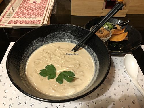 The ramen with the veggies and tofu served on the side at Tenoha Milano in Milan