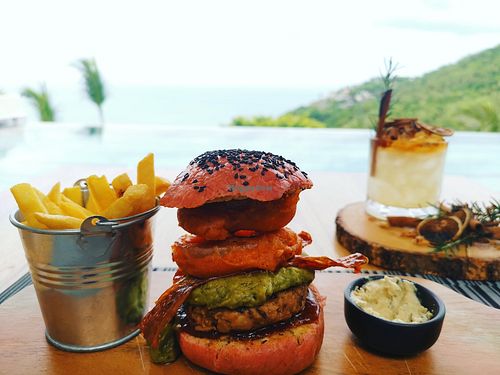 Cheeseburger at Halapua by Kapuhala in Koh Samui