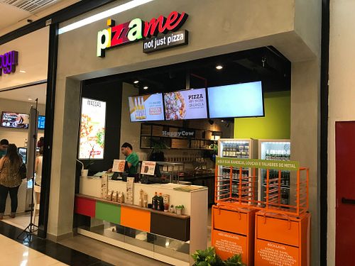 Food court at Pizza Me in Brasilia