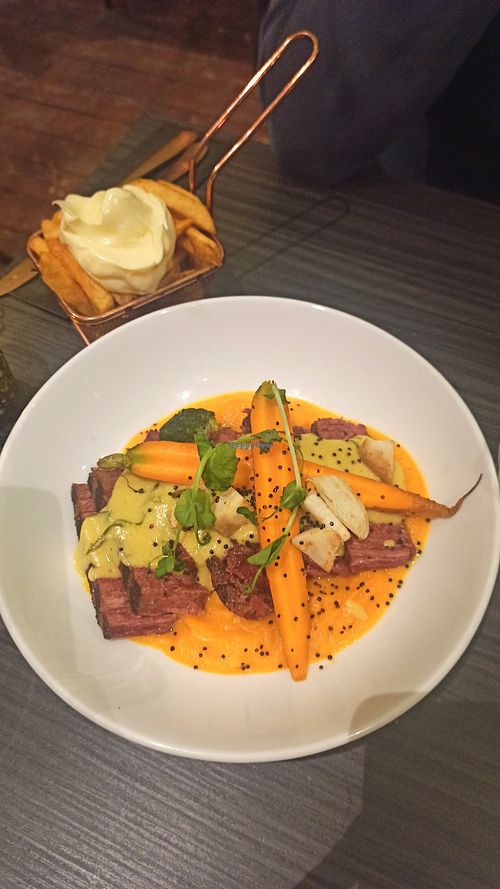 3D printed steak with creamy sweet potato and mixed veggies at New Vegas in Haarlem