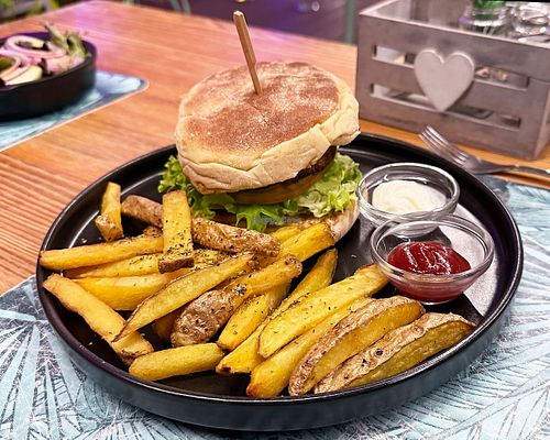 Get Dirty Burger at Mundo Vegan - Vegan World in Funchal
