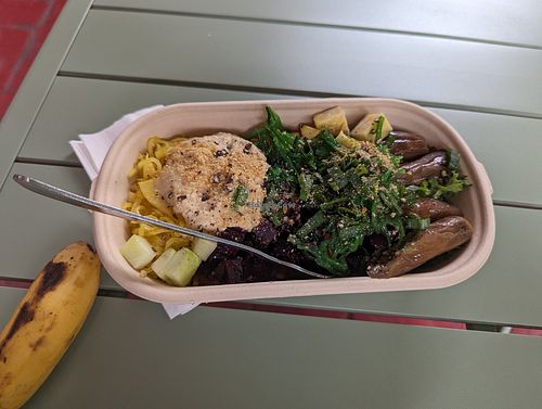 Medium at Autrement in Tahiti