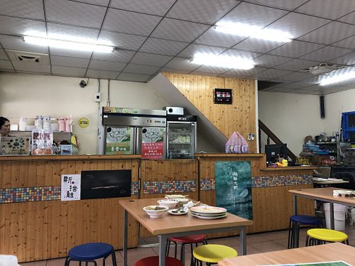 seating  at Zhèng Jì Shí Wéi Tiān - 鄭記食為天 in Donghe