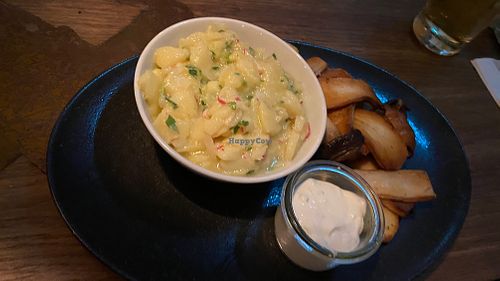 Pilzschnitzel - vegan ohne Panade (nicht die beste Option) und sehr guter Kartoffelsalat at HeimWerk Altstadt in Dusseldorf