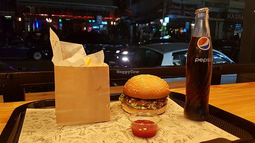 Vegan burger at Meet The Veganz in Beirut