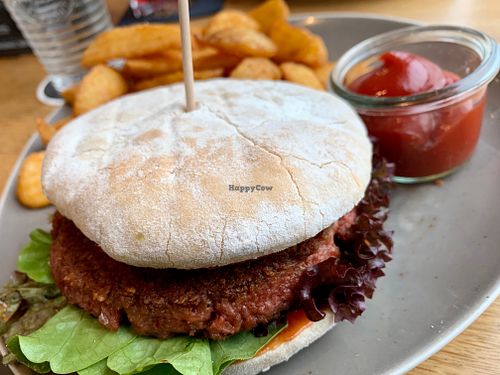 buerger (beyond meat) at Plan B Burgers in Deggendorf