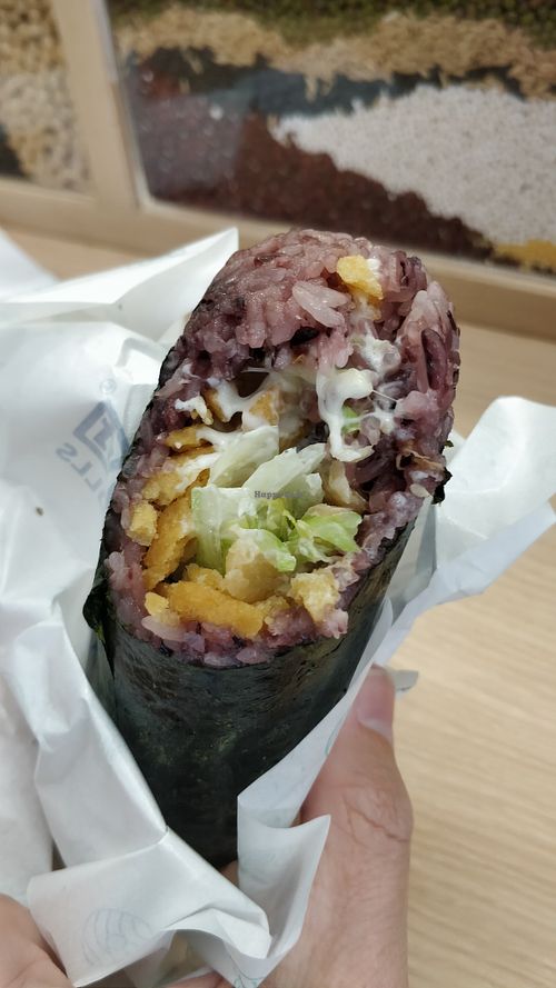 Vegan cheese, sweetcorn, pine seed rice roll at Mita Rice Rolls in Fuzhou