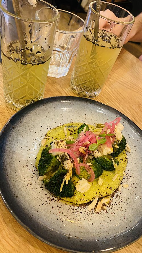 Entrée + Cocktails  at the friendly kitchen in Paris