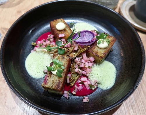 Millefeuille de pomme de terre & crème de betterave au raifort at the friendly kitchen in Paris
