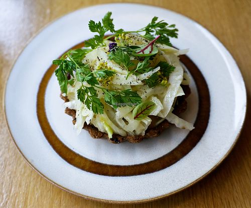 Tartelette au sésame & fenouil (summer 2024) at the friendly kitchen in Paris