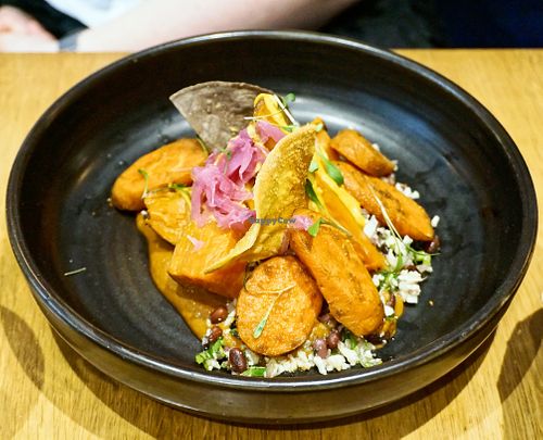 Patate douce rôtie & sa sauce façon “mole” au cacao at the friendly kitchen in Paris
