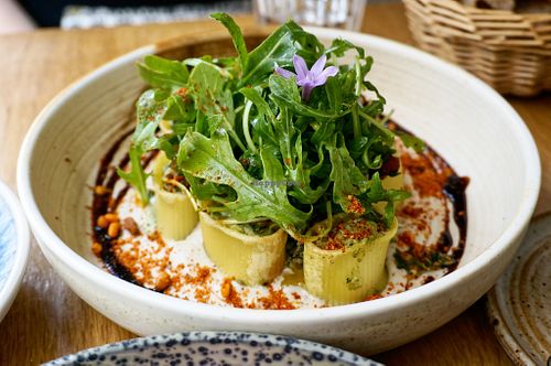 Paccheri farçis à la ricotta de tofu & épinards
 at the friendly kitchen in Paris
