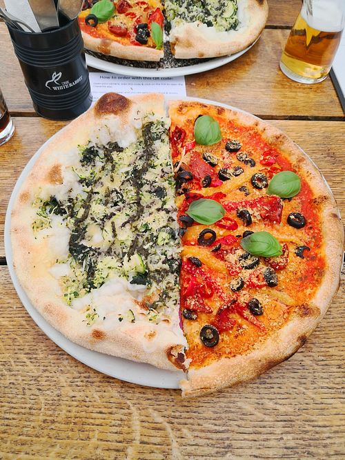 Vegan pizza at The White Rabbit in Oxford