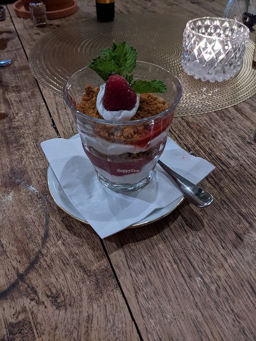 Red berries and cream at Atelier Flori in Bruges