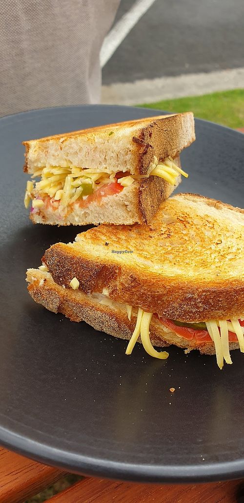 Mac n cheese toastie at Icaro in Apollo Bay