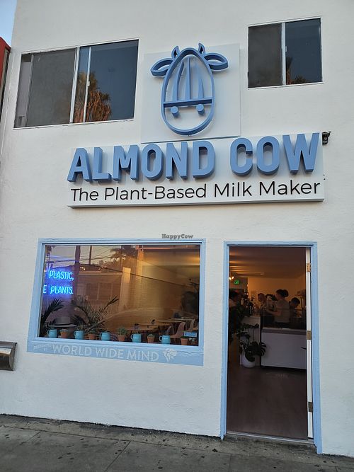 Outside view at Almond Cow in Venice