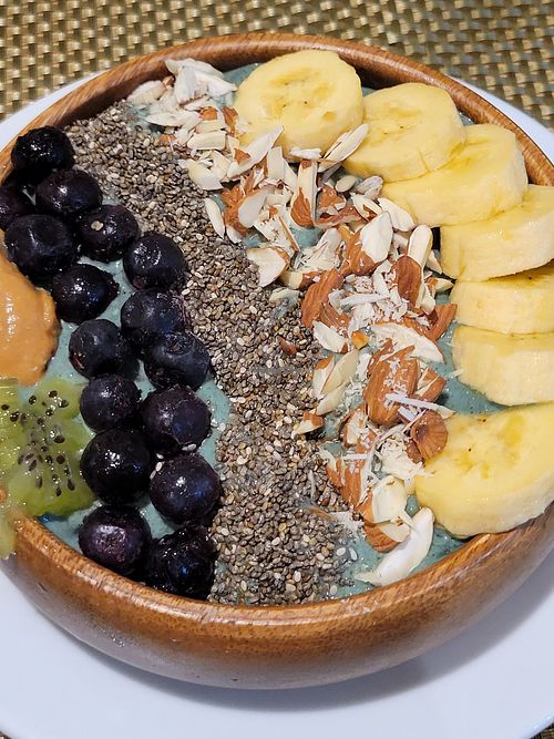 Spirulina smoothie bowl at iVegan in Makati