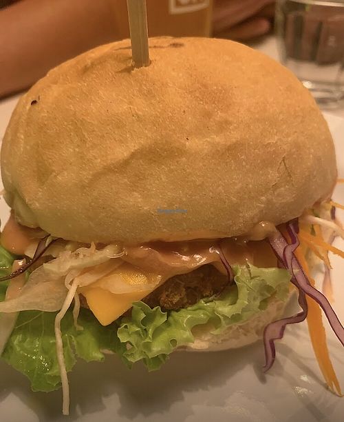 Chick’n burger  at Dallas Burger Joint in Lisbon