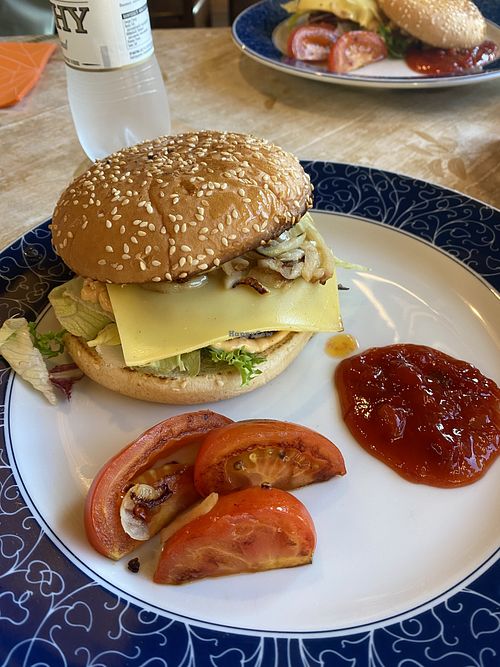 Vegan Muu burger at Takkatupa in Pihtipudas