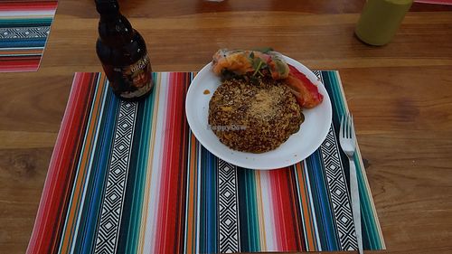 Kinoa de colors i rollet de verdures at La Nòmada in Olot