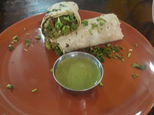 This shows the vegan kathu roll with green sauce that is NOT VEGAN. Please ask them to switch it if they give you this sauce and you are vegan. The vegan one is different. at Chana Masala Express in Koh Phangan
