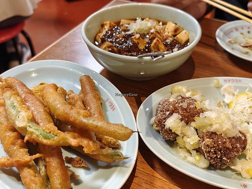 Green been tempura in the left was delicious!!! 🤤 at Izakaya Masaka in Tokyo