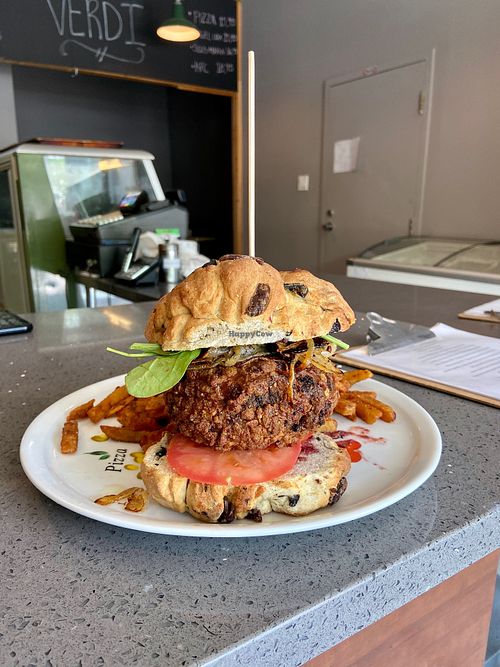 Chick'n burger at Verdi in Montreal