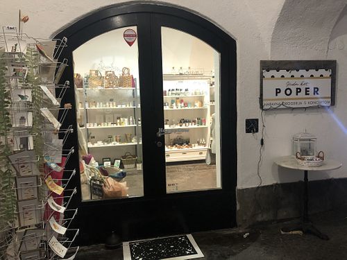 entrance  at Huda kot POPER in Ljubljana