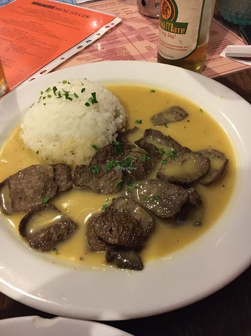 caramelized soy fillets in pickled greem pepper sauce with rice at Vegalite in Brno