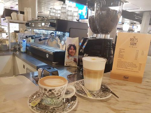 Coffee and machine at Digters in Amsterdam