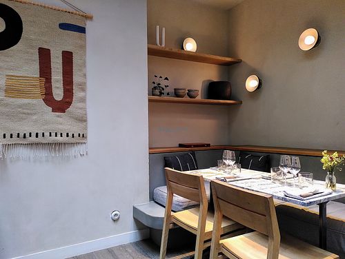 Eat-in space at MESA Restaurant in Paris