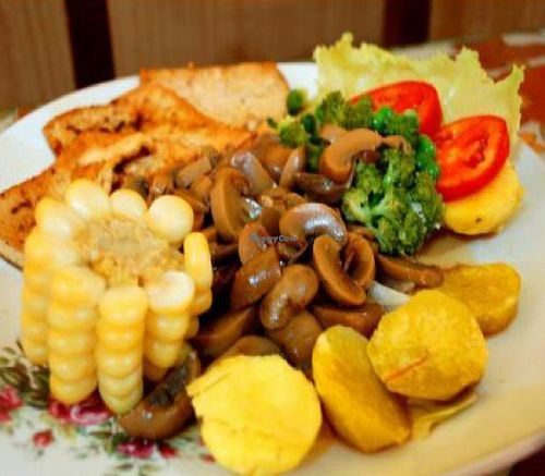 Champiñones en Salsa de Soya Salad by chica vegan at Sabor y Vida in Lima