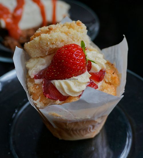 Strawberry/Vanilla Muffin at Putsch in Montreuil