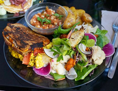 Brunch plate at Putsch in Montreuil