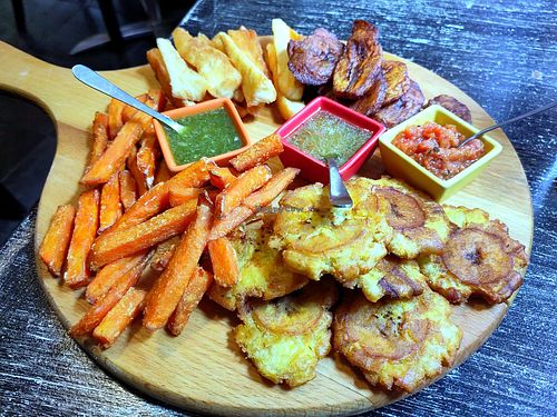 Vegan platter of starters at L'Arepa in Bordeaux