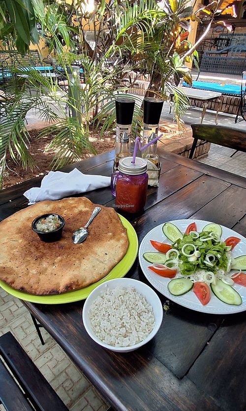 Foccacia, arroz blanco y ensalada de vegetales. Suco de manga para acompanhar. at Real Cafe Restaurante in Trinidad